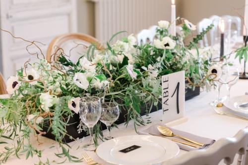 mariage noir et blanc couverts dores